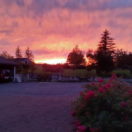Gite De La Roseraie Louchy-Montfand Exteriér fotografie