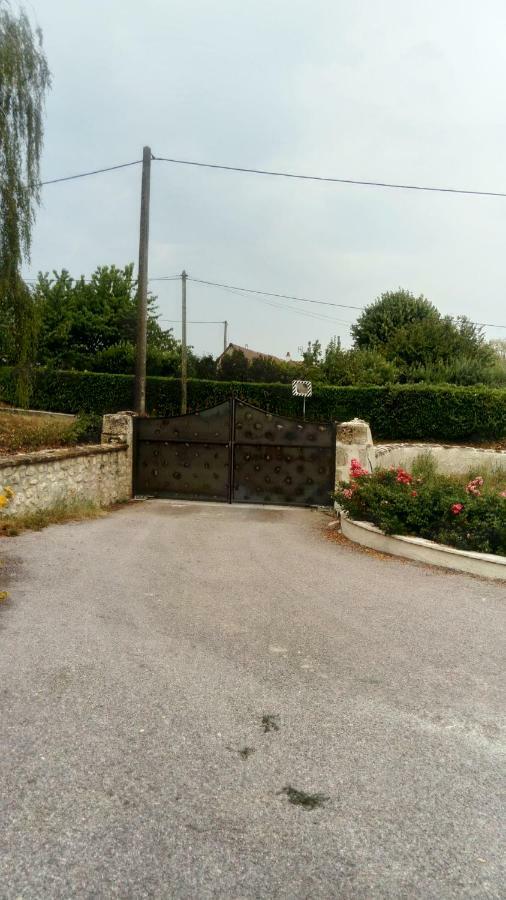 Gite De La Roseraie Louchy-Montfand Exteriér fotografie